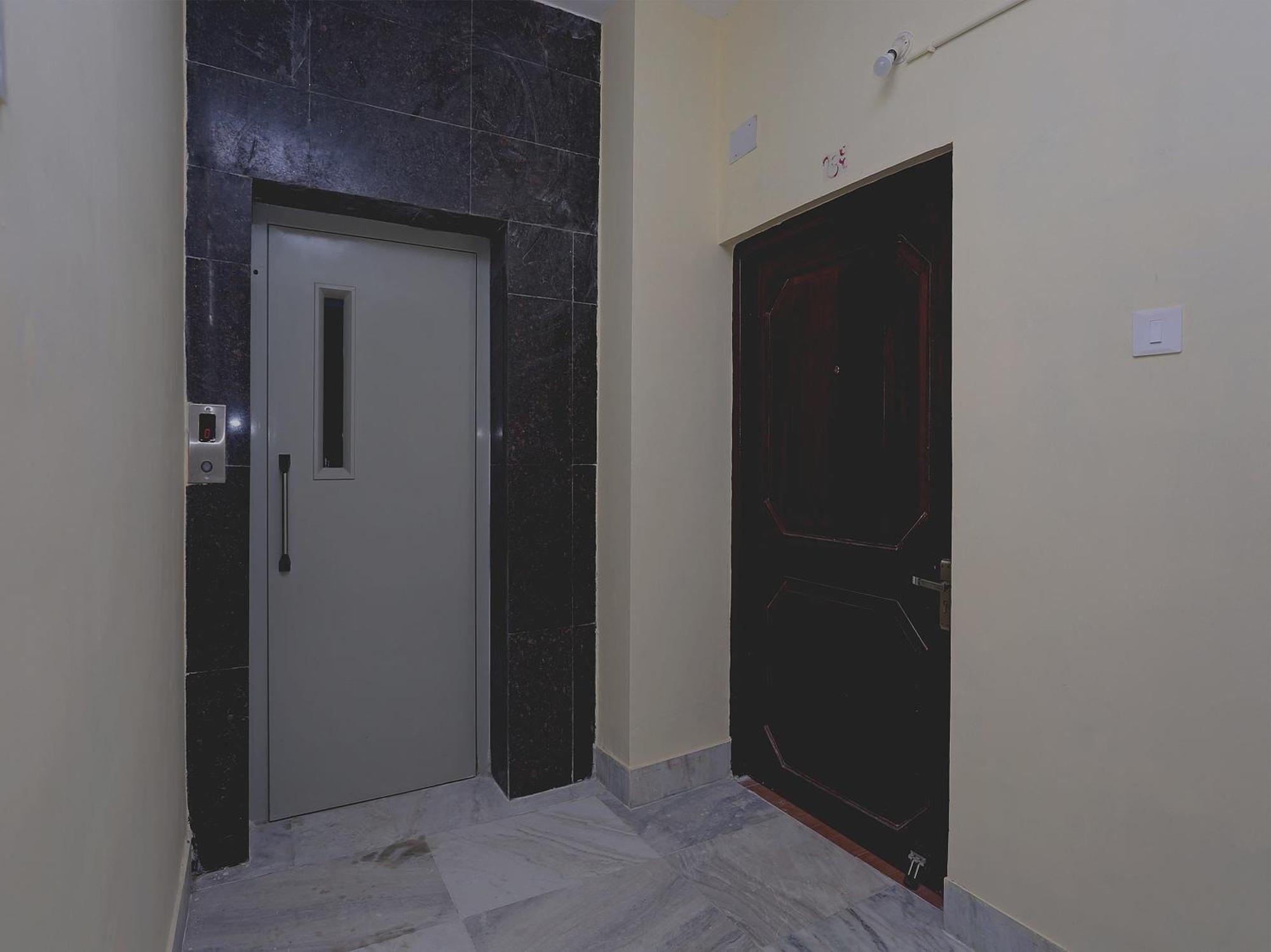 Oyo 17276 The Maple Tree Hotels Бхубанешвар Екстериор снимка