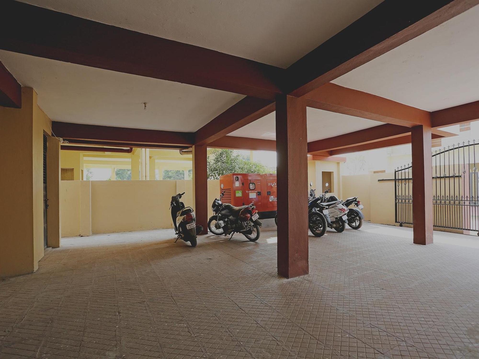 Oyo 17276 The Maple Tree Hotels Бхубанешвар Екстериор снимка
