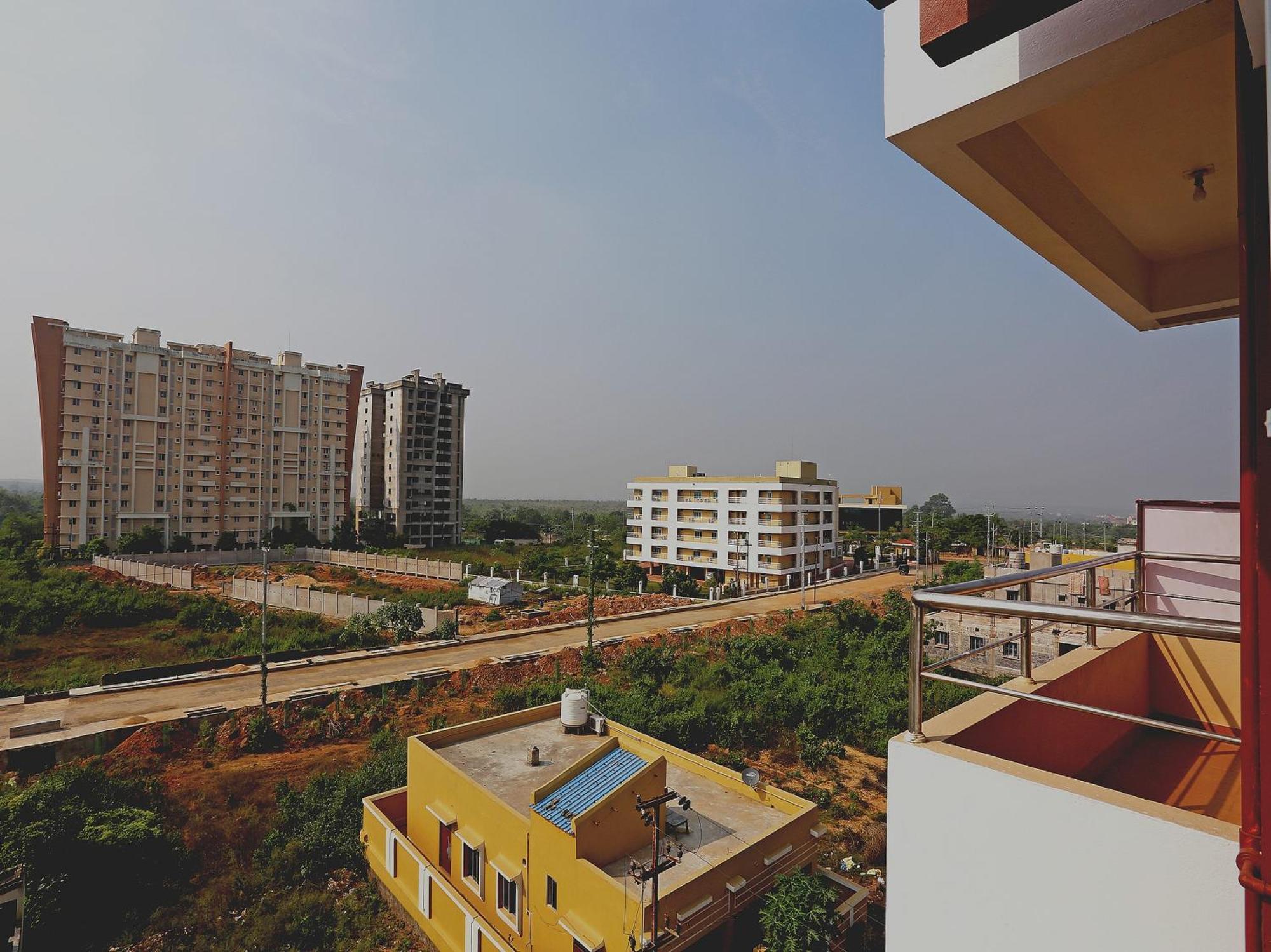 Oyo 17276 The Maple Tree Hotels Бхубанешвар Екстериор снимка